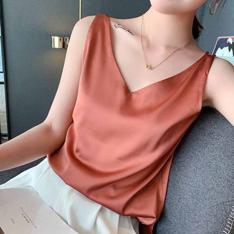 Lily | Luxurious Satin V-Neck Tank for Effortless Style