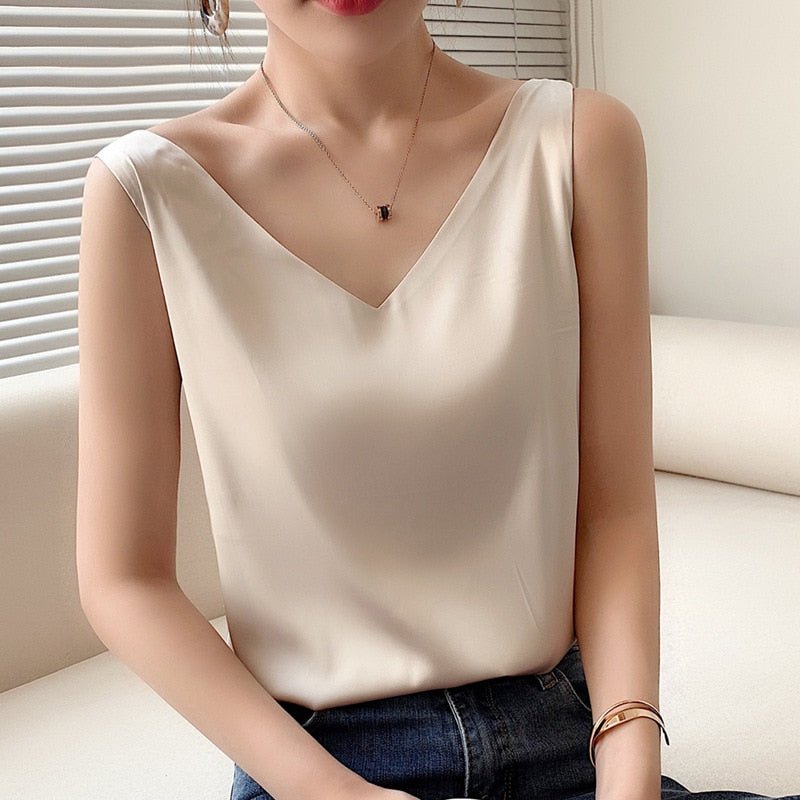 Lily | Luxurious Satin V-Neck Tank for Effortless Style