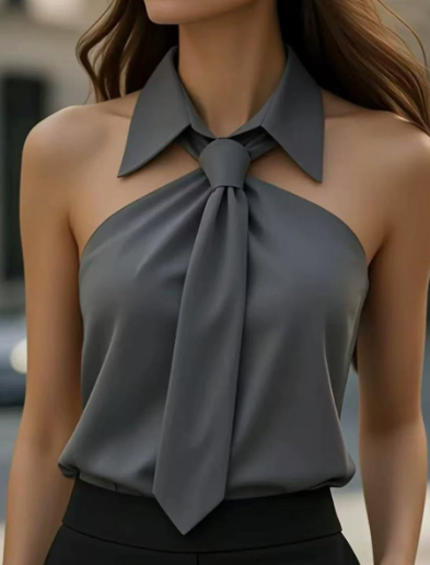 Lily | Chic Halter Blouse with Stylish Contrast